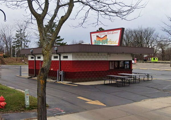 A&W Restaurant - Grand Blanc - 11338 S Saginaw St (newer photo)